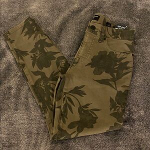 NEW Floral Camo Skinny Jeans